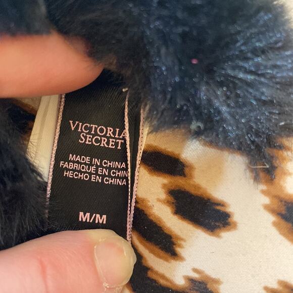 Victoria's Secret Leopard Fuzzy Slippers Size Medium - Picture 7 of 11